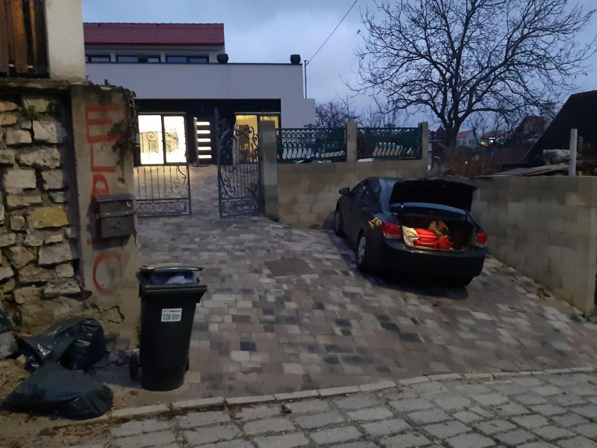 Sarlo Utcai Haz Villa Veszprem Exterior photo