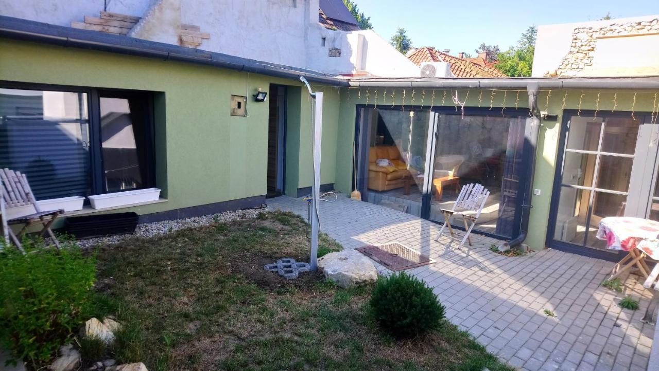 Sarlo Utcai Haz Villa Veszprem Exterior photo